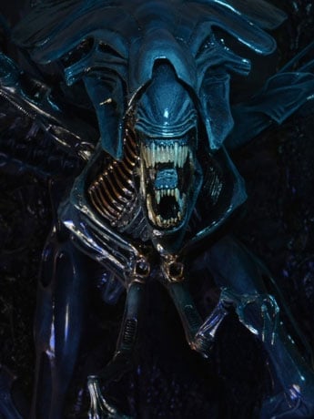 NECA Aliens Xenomorph Queen Ultra Deluxe 15-Inch Action Figure with 30 Articulation Points