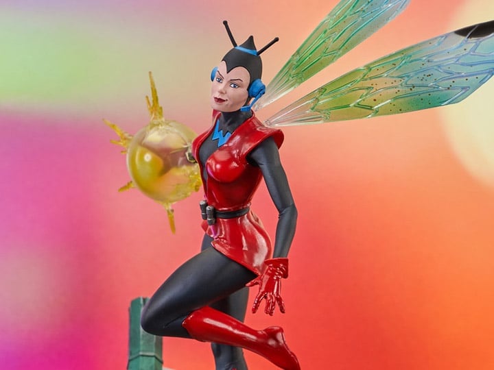 Diamond Select Toys Marvel Gallery Wasp Figure Diorama Statue, 13-Inch - View 2