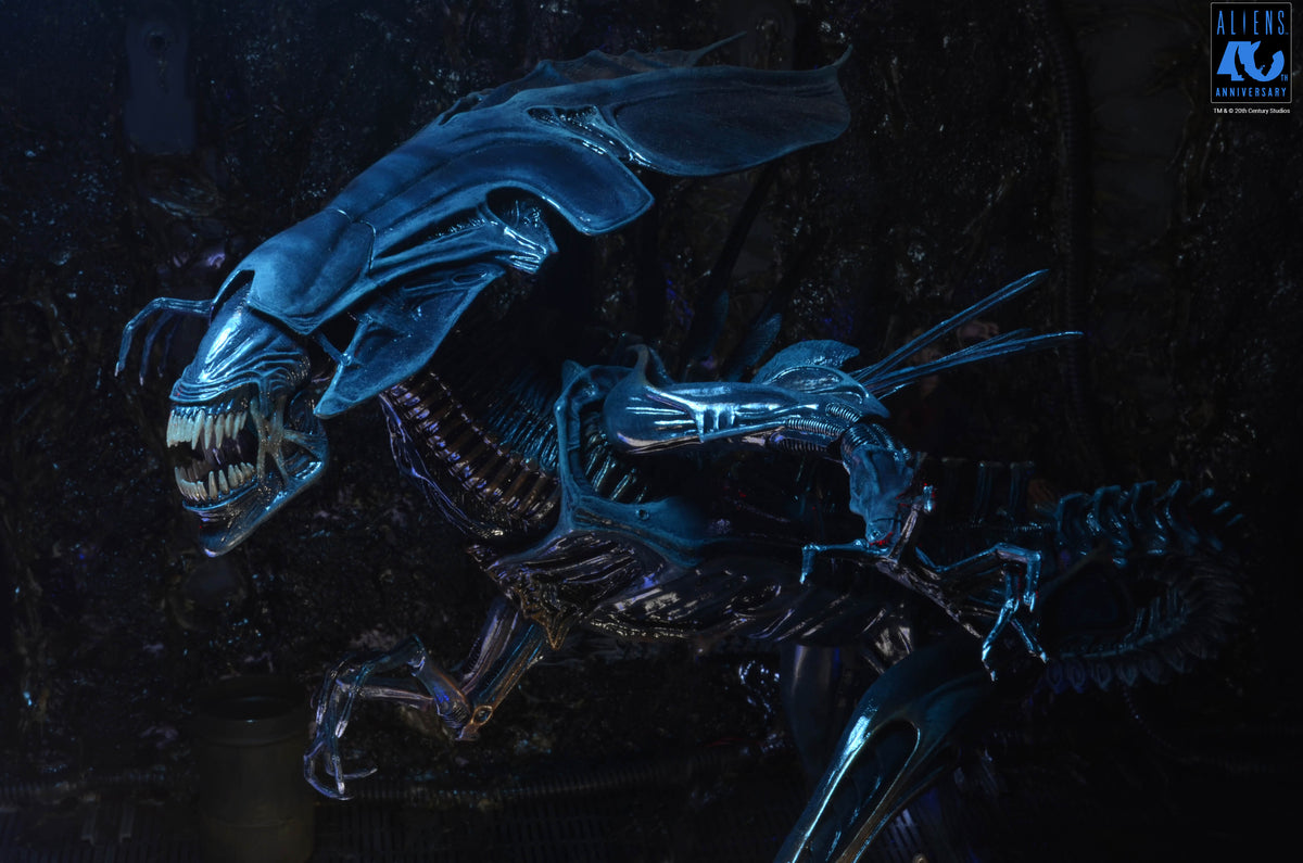 NECA Aliens 40th Anniversary Alien Queen Deluxe Action Figure with 30 Points of Articulation - View 6
