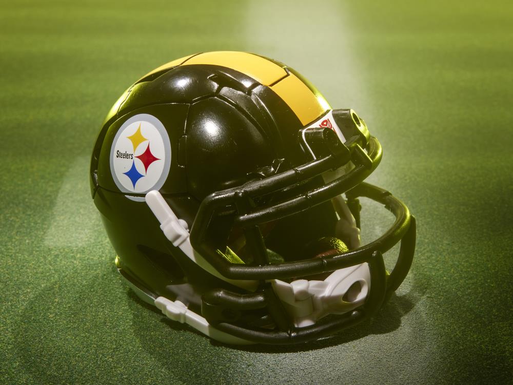 Hasbro Transformers Collaborative NFL x Transformers Pittsburgh Steelers Steelsmash 5.5-Inch Action Figure - View 9