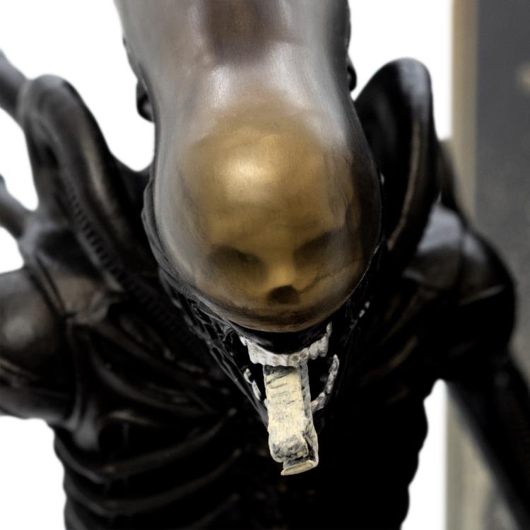 Culture Fly Alien Big Chap Xenomorph 9-Inch Deluxe Vinyl Statue - View 7