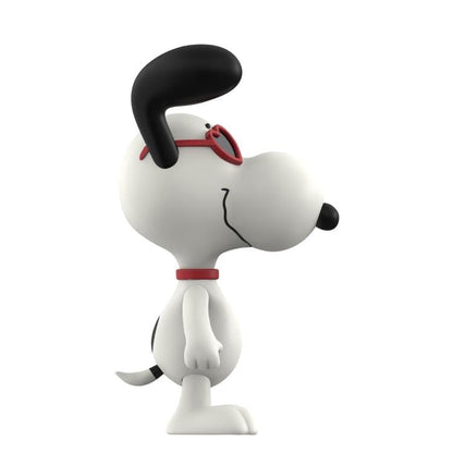 Super7 Peanuts ReAction Snoopy (Heart Eyes) 3.75-Inch Figure - View 3