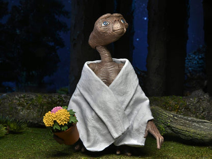 NECA E.T. the Extra-Terrestrial 40th Anniversary Ultimate E.T. Action Figure - View 14