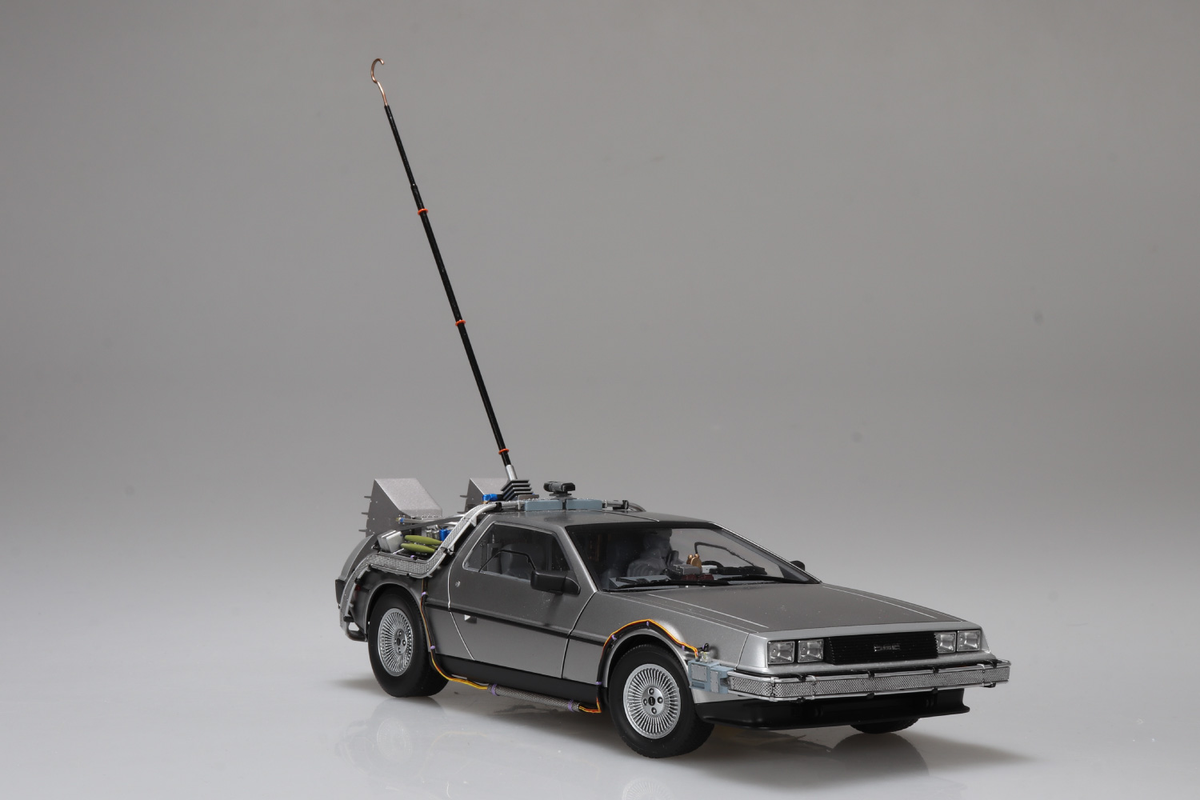 Aoshima Back to the Future Movie Mecha No.BT-05 Time Machine with Figure 1/24 Scale Plastic Model Kit - View 5