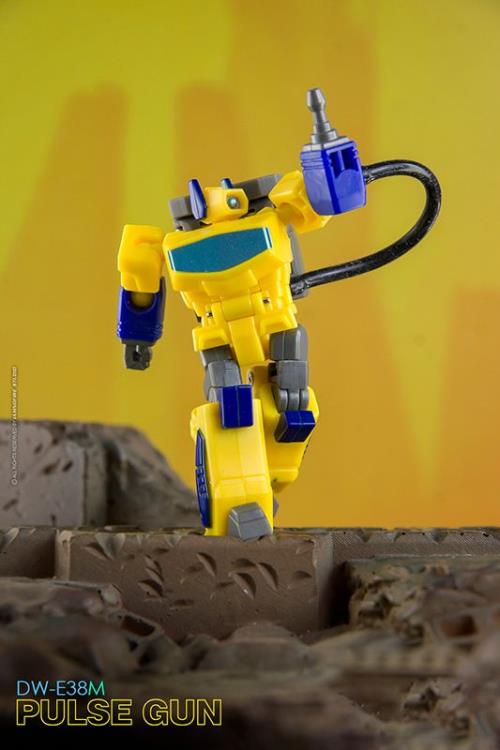 Dr. Wu DW-E37M Leap and DW-E38M Pulse Gun Plastic Figure Set - View 14