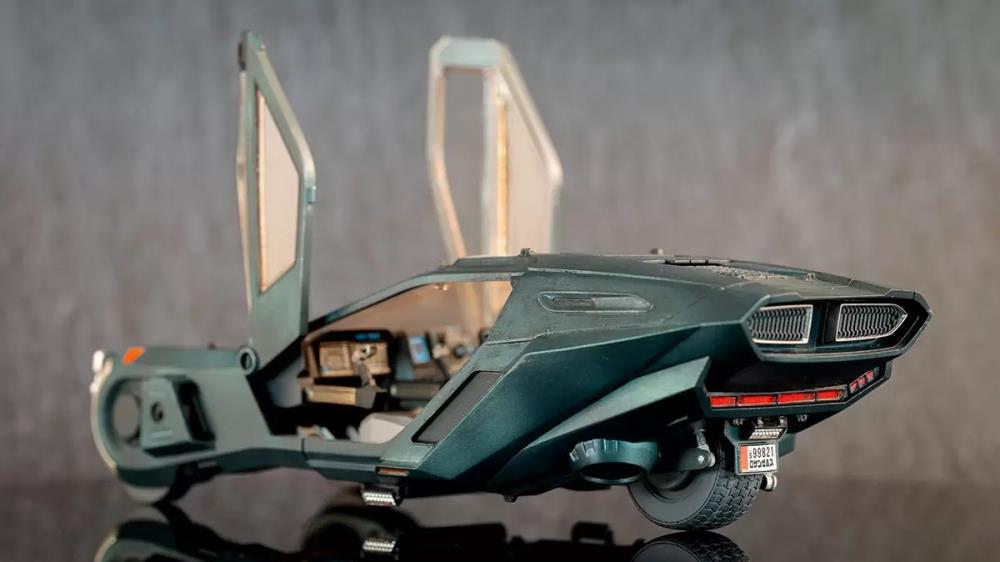 Bellfine Blade Runner 2049 K's Spinner 1/32 Scale Plastic Model Kit - View 6