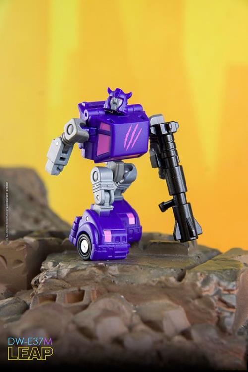 Dr. Wu DW-E37M Leap and DW-E38M Pulse Gun Plastic Figure Set - View 5