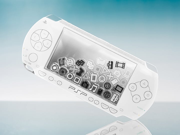 Good Smile PlayStation PSP (PlayStation Portable) Rattle Acrylic Standee (White Ver.) - View 2