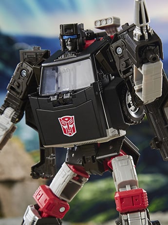 Hasbro Transformers War for Cybertron: Earthrise Deluxe Class Trailbreaker Plastic Action Figure