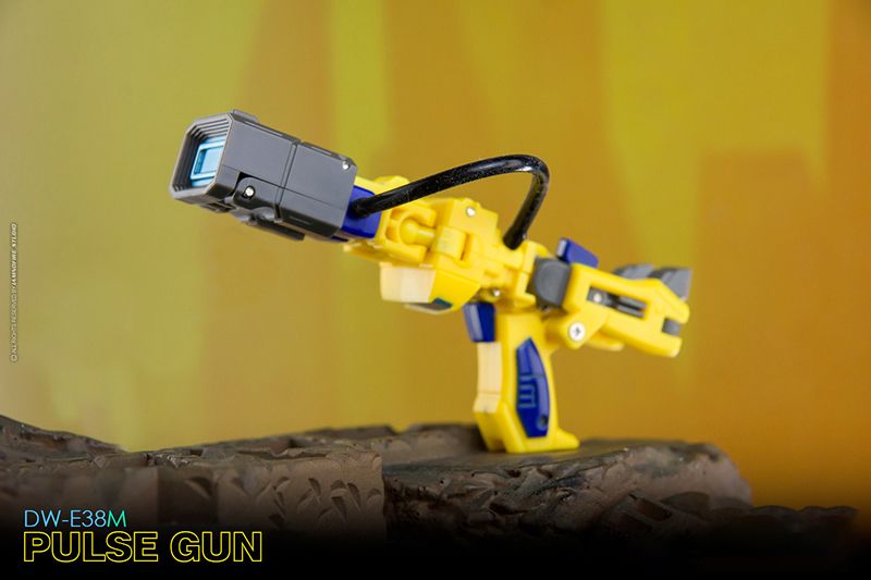 Dr. Wu DW-E37M Leap and DW-E38M Pulse Gun Plastic Figure Set - View 17