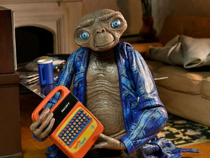 NECA E.T. the Extra-Terrestrial 40th Anniversary Ultimate Telepathic E.T. Figure - View 2
