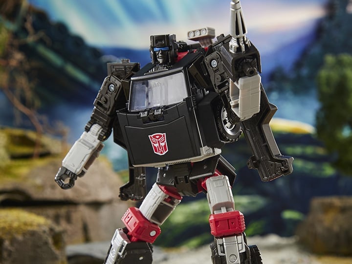Hasbro Transformers War for Cybertron: Earthrise Deluxe Class Trailbreaker Plastic Action Figure - View 2