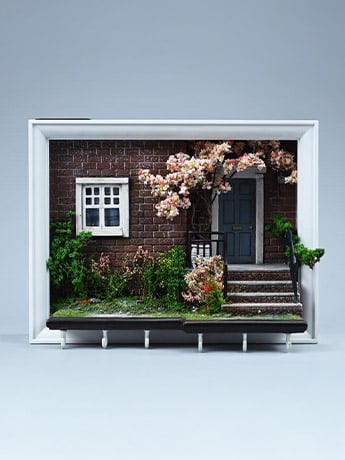 JxK.Studio Artistic Relief 3D Frame Key Holder, Resin Wall Collectible