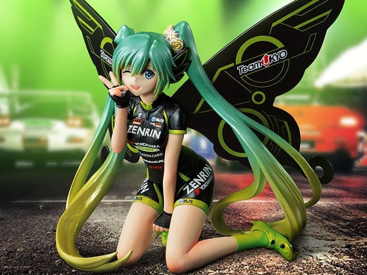 Bandai Banpresto Vocaloid Chronicle Hatsune Miku Racing Ver. (Racing Miku 2017 Team UKYO Cheering Ver.) 5-Inch Figure - View 2