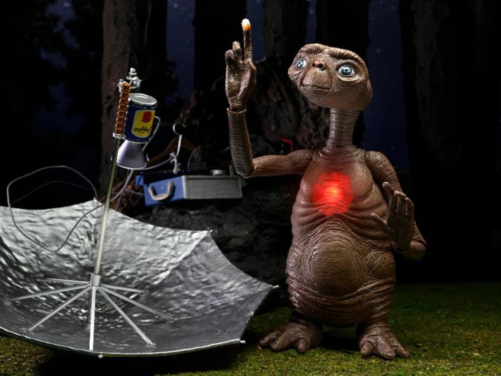 NECA E.T. the Extra-Terrestrial 40th Anniversary Ultimate E.T. Deluxe Action Figure Set - View 2
