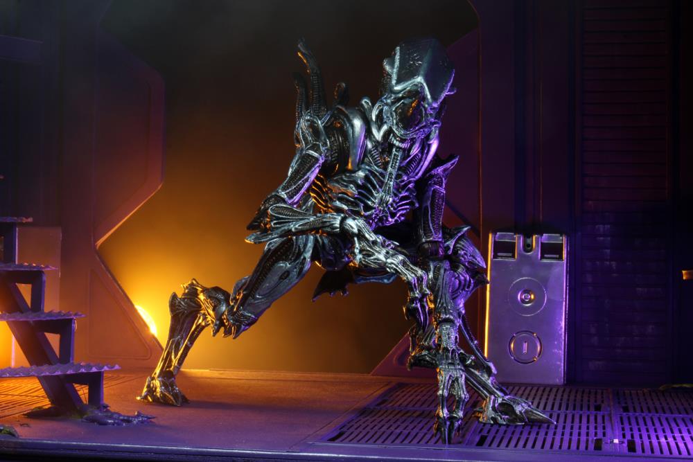 NECA Aliens Ultimate Rhino Alien Ver. 2 10-Inch Plastic Figure - View 11