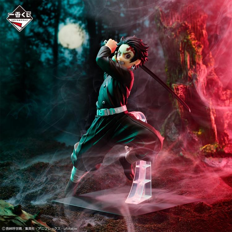Bandai Demon Slayer: Kimetsu no Yaiba Ichibansho Tanjiro Kamado (Breached Swordsmith Village) 6-Inch Figure - View 3