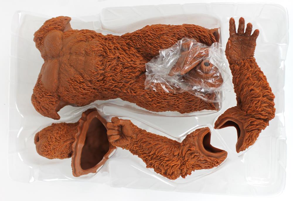 X-Plus Kong: Skull Island Kong Soft Vinyl Unpainted 13-Inch Model Kit - View 8