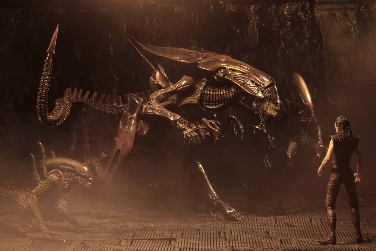 NECA Alien Resurrection Ultra Deluxe Alien Queen 30-Inch Figure with 30 Articulation Points - View 6