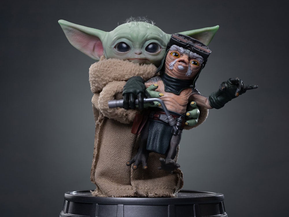 Iron Studios Star Wars: The Mandalorian and Grogu Legacy Replica Grogu No Squeezy 1/4 Scale Polystone Statue - View 2