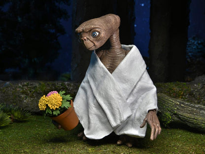 NECA E.T. the Extra-Terrestrial 40th Anniversary Ultimate E.T. Action Figure - View 5