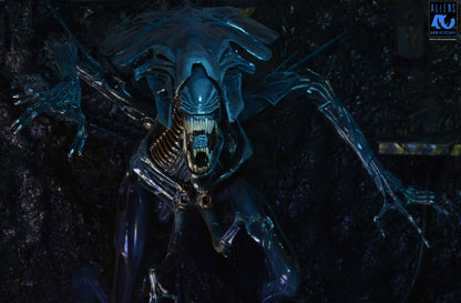 NECA Aliens 40th Anniversary Alien Queen Deluxe Action Figure with 30 Points of Articulation - View 5