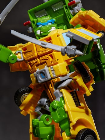 Hasbro Transformers Collaborative Teenage Mutant Ninja Turtles x Transformers Party Wallop 7-Inch Figure