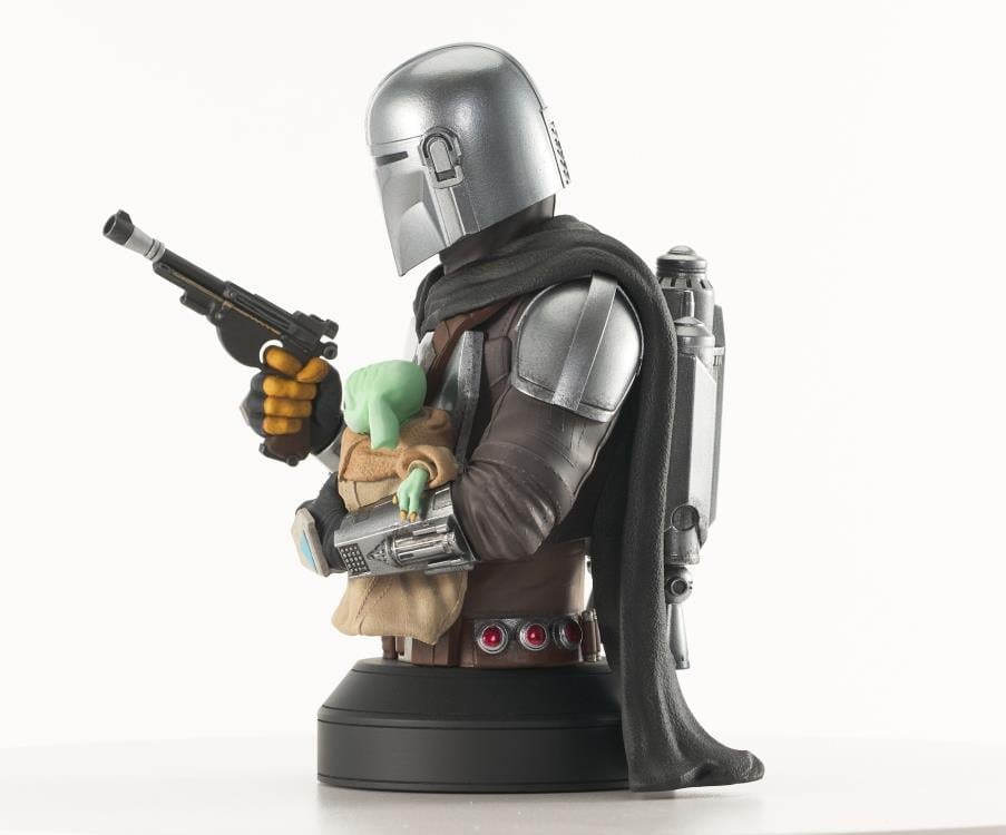Diamond Select Toys Star Wars The Mandalorian and Grogu 1/6 Scale Limited Edition Bust - View 5