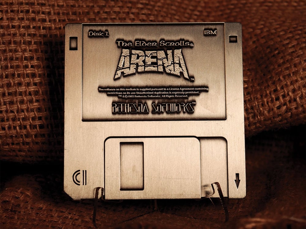 Fanattik Collectibles The Elder Scrolls Arena Floppy Disk Limited Edition Metal Replica - View 2