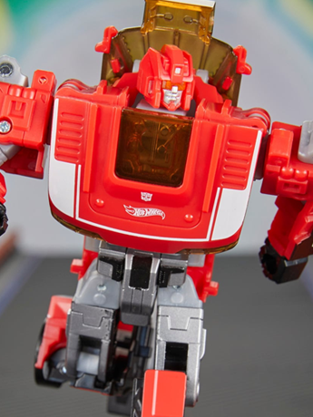 Hasbro Transformers Collaborative Hot Wheels x Transformers Deluxe Class GT-Scorcher 5-Inch Figure