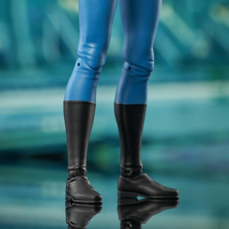 Diamond Select Toys Marvel Select Sue Storm 7-Inch Figure - View 14