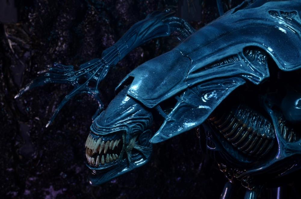 NECA Aliens Xenomorph Queen Ultra Deluxe 15-Inch Action Figure with 30 Articulation Points - View 8