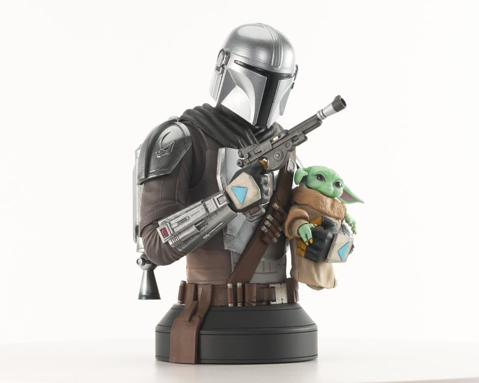 Diamond Select Toys Star Wars The Mandalorian and Grogu 1/6 Scale Limited Edition Bust - View 10