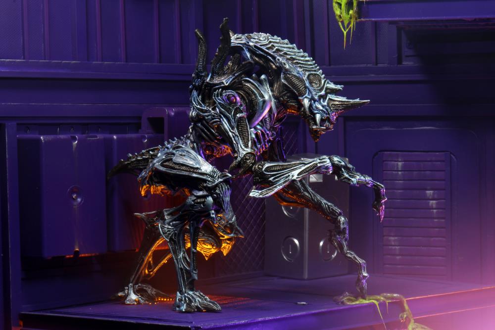 NECA Aliens Ultimate Rhino Alien Ver. 2 10-Inch Plastic Figure - View 17