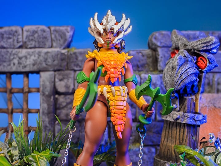 Formo Toys Legends of Dragonore Venatica Figure 5.5-Inch - View 2
