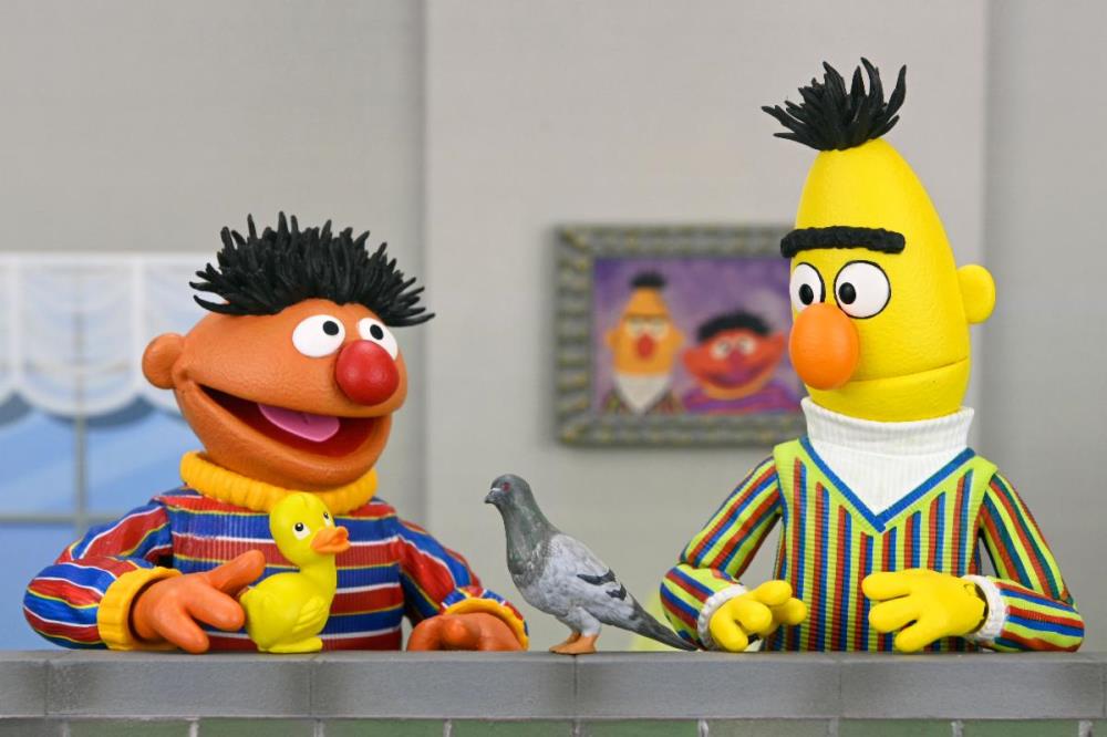 NECA Sesame Street Ultimate Ernie Plastic Action Figure - View 6