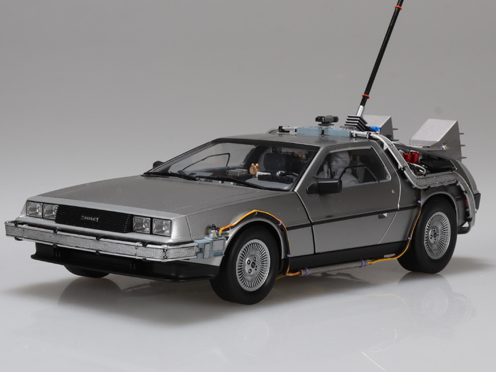 Aoshima Back to the Future Movie Mecha No.BT-05 Time Machine with Figure 1/24 Scale Plastic Model Kit - View 2