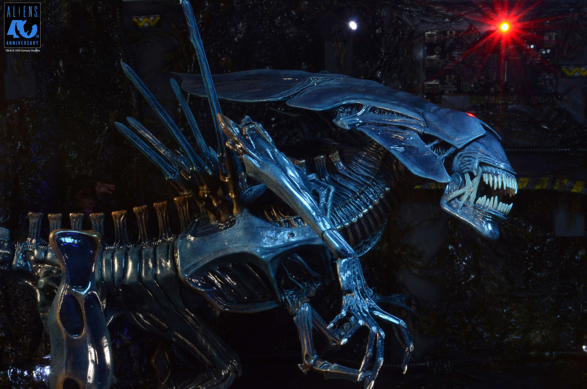 NECA Aliens 40th Anniversary Alien Queen Deluxe Action Figure with 30 Points of Articulation - View 7