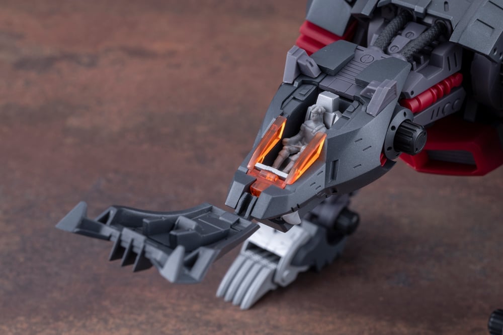 Kotobukiya Zoids Chaotic Century Highend Master Model Lightning Saix Irvine Special 2000 Recolor 1/72 Scale Model Kit - View 19