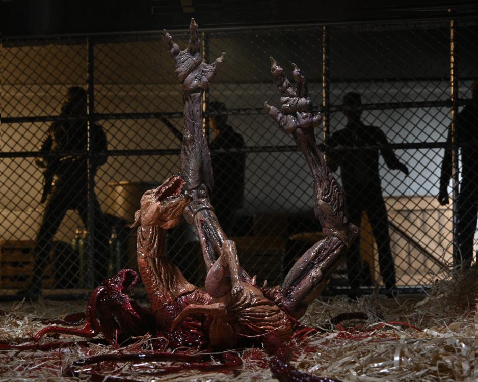 NECA The Thing Ultimate Dog Creature Set 7-Inch Figure - View 20