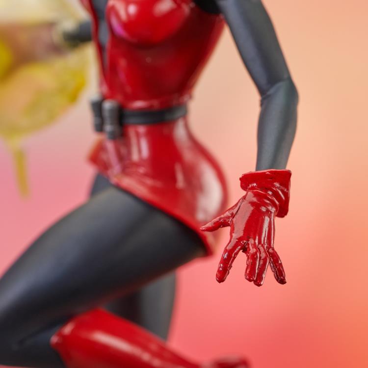 Diamond Select Toys Marvel Gallery Wasp Figure Diorama Statue, 13-Inch - View 10