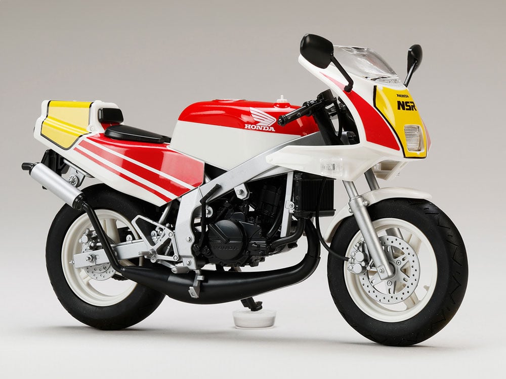 Hobby Japan Honda NSR50 '89 Ross White x Fighting Red 1/12 Scale Model Kit - View 2