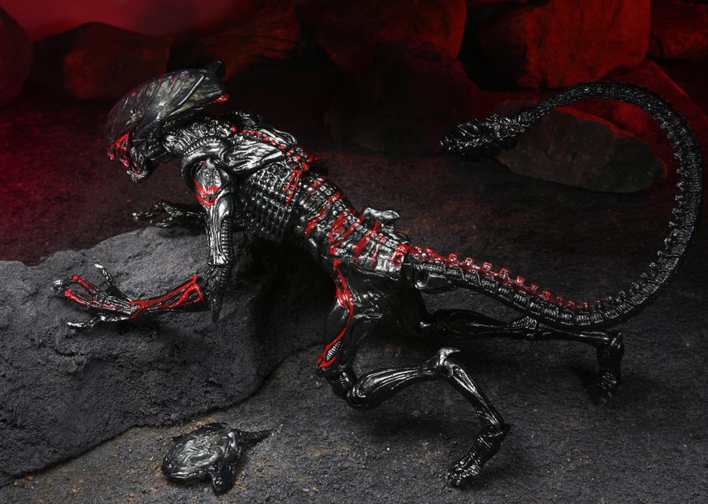 NECA Aliens Kenner Tribute Night Cougar Alien 7-Inch Action Figure - View 7
