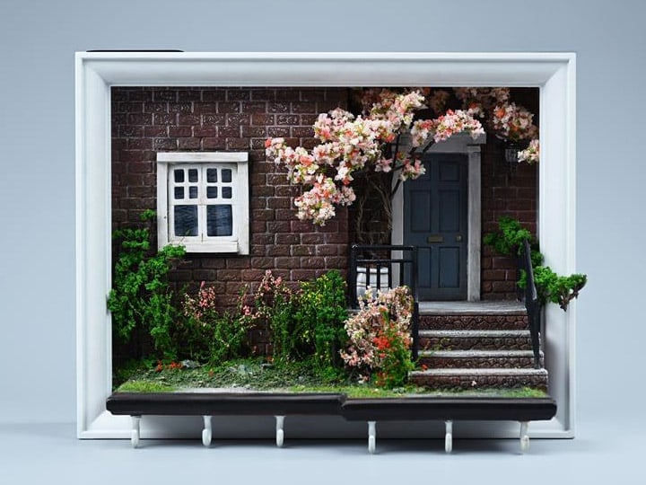 JxK.Studio Artistic Relief 3D Frame Key Holder, Resin Wall Collectible - View 2