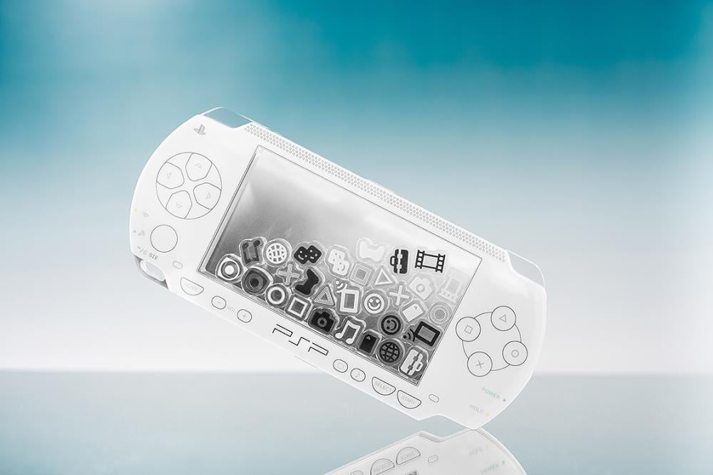 Good Smile PlayStation PSP (PlayStation Portable) Rattle Acrylic Standee (White Ver.) - View 5
