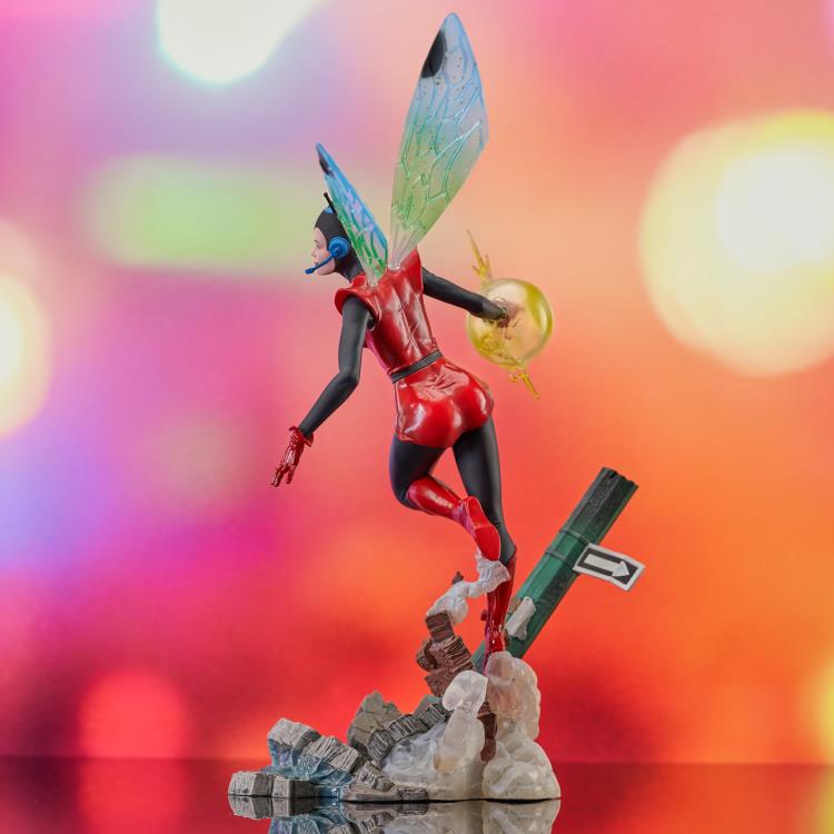 Diamond Select Toys Marvel Gallery Wasp Figure Diorama Statue, 13-Inch - View 5