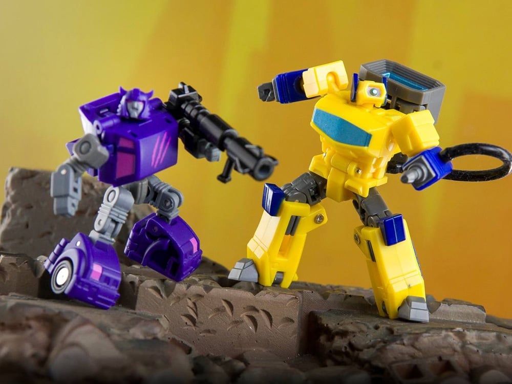 Dr. Wu DW-E37M Leap and DW-E38M Pulse Gun Plastic Figure Set - View 2
