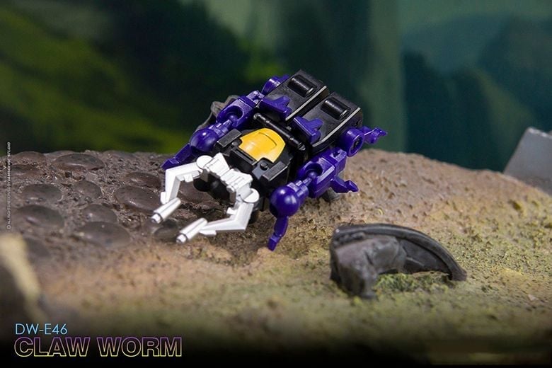 Dr. Wu DW-E45 Silver Lightning and DW-E46 Claw Worm Plastic Figure Set - View 11
