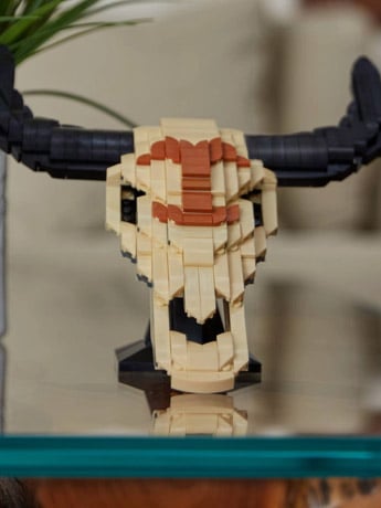 Brickcraft Yellowstone Steer Skull Display Building Set (12-Inch)