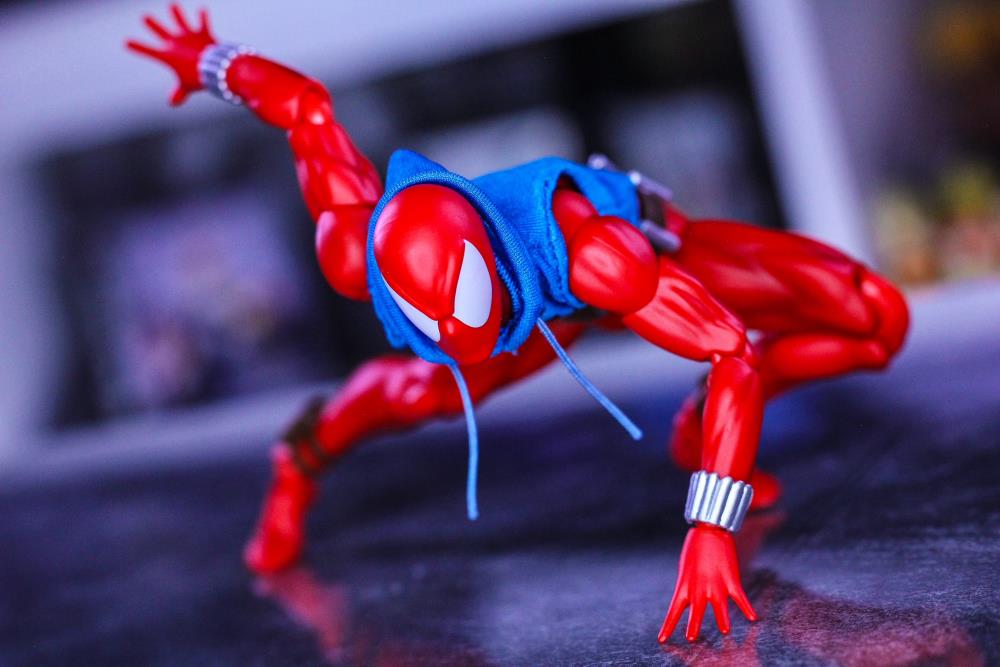 Medicom Toy MAFEX Marvel No.186 Scarlet Spider (Comic Ver.) 1/12 Scale Action Figure - View 5